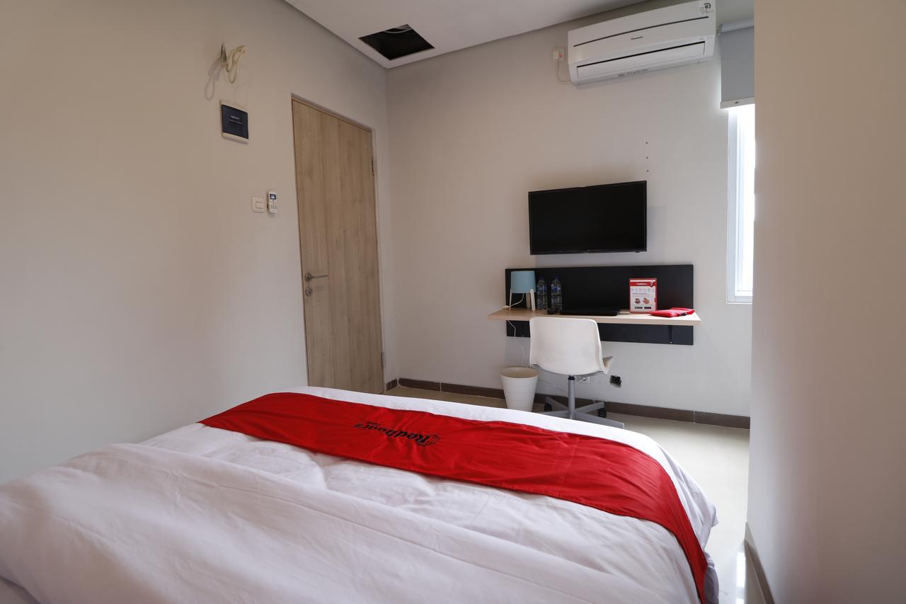 Reddoorz Plus Near Mall Pondok Indah Jakarta Buitenkant foto