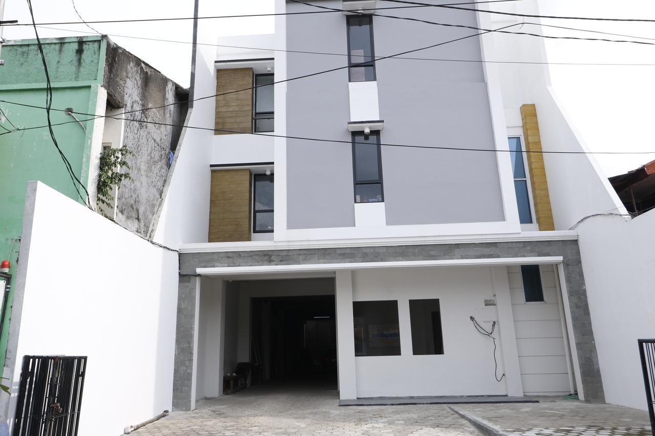 Reddoorz Plus Near Mall Pondok Indah Jakarta Buitenkant foto