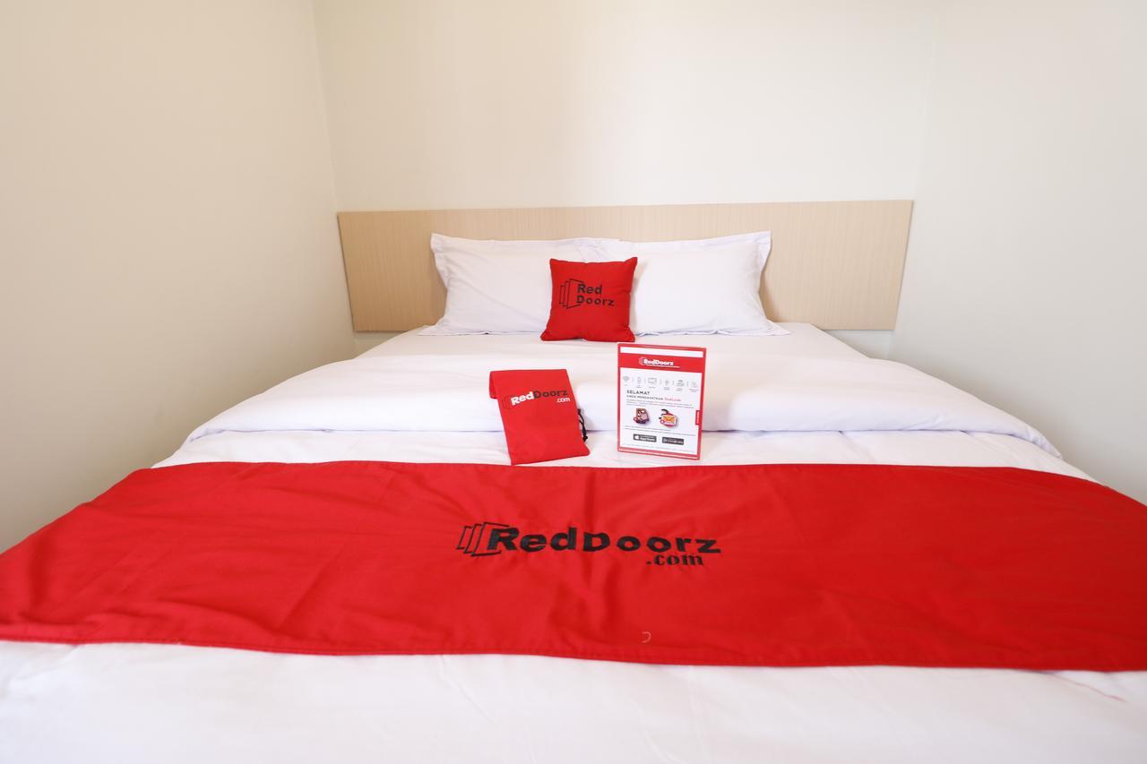 Reddoorz Plus Near Mall Pondok Indah Jakarta Buitenkant foto