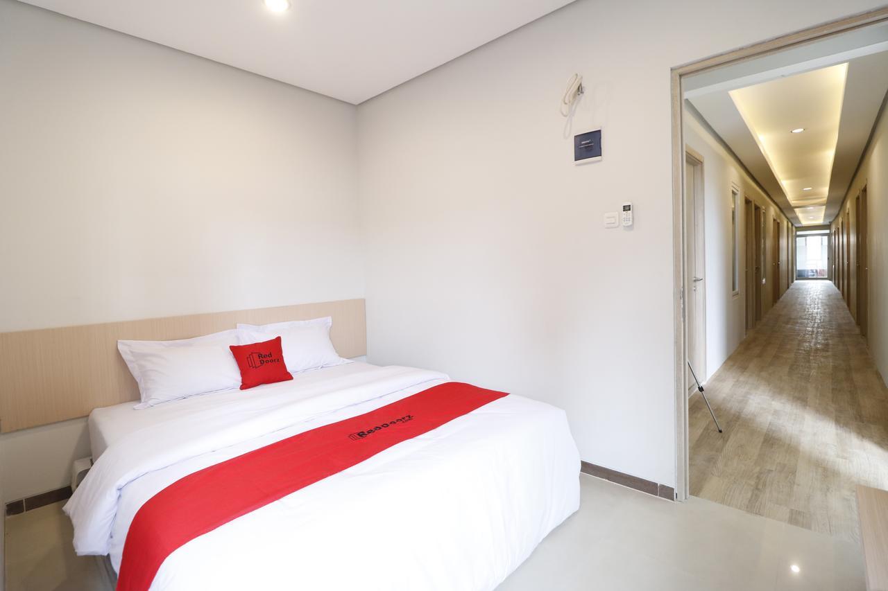 Reddoorz Plus Near Mall Pondok Indah Jakarta Buitenkant foto