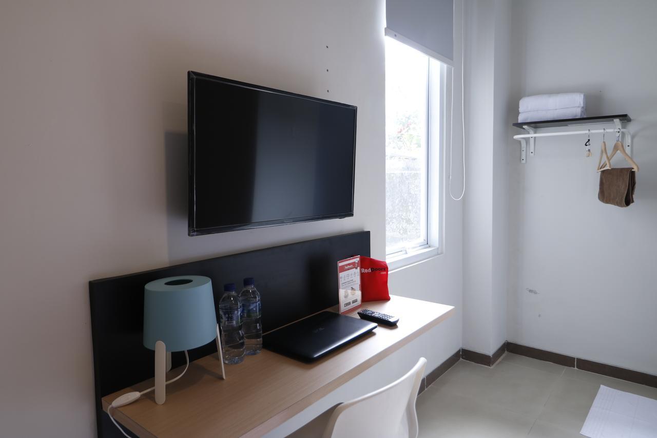 Reddoorz Plus Near Mall Pondok Indah Jakarta Buitenkant foto