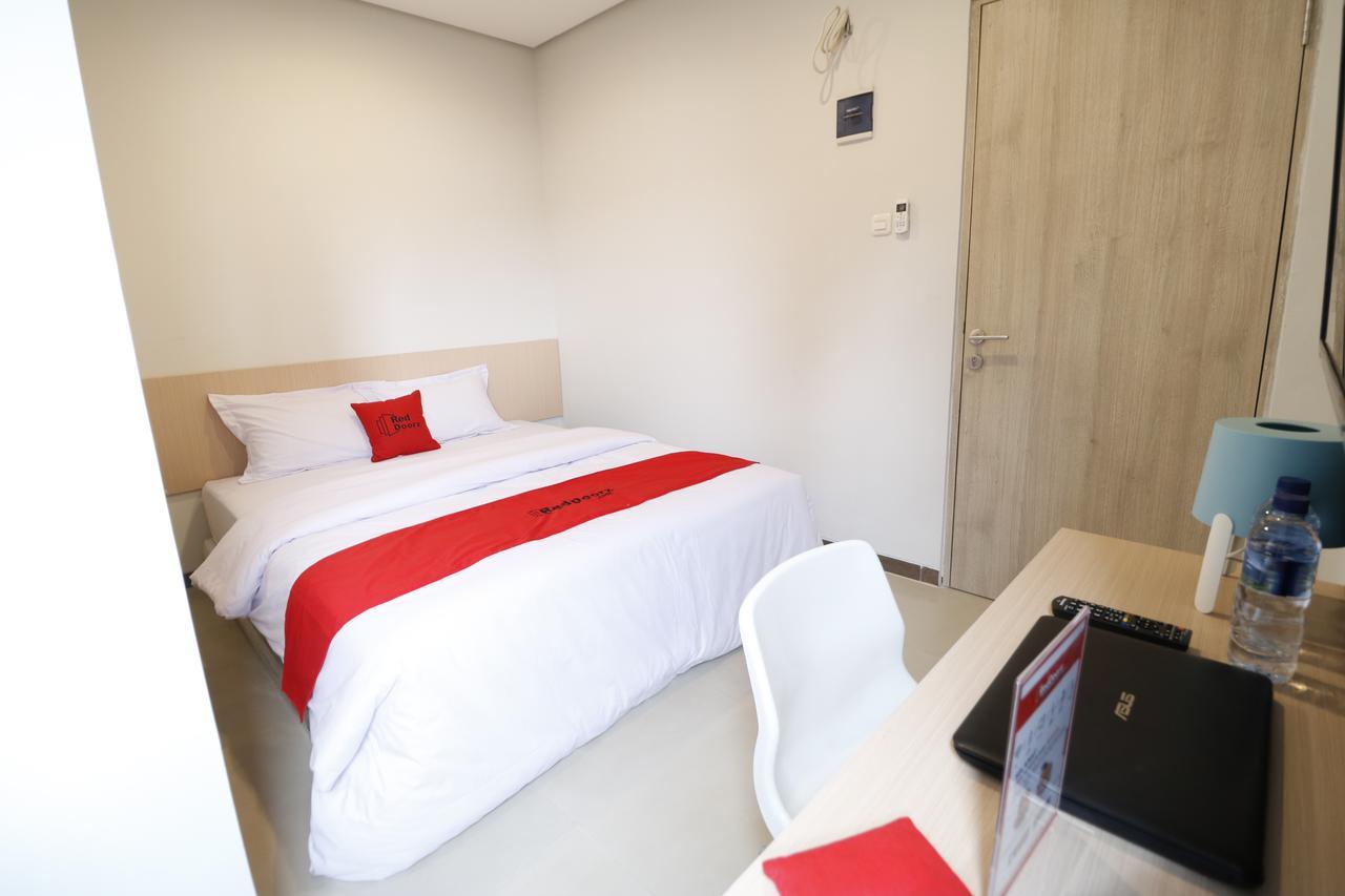 Reddoorz Plus Near Mall Pondok Indah Jakarta Buitenkant foto